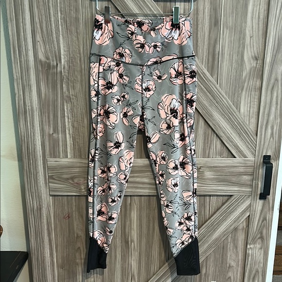 Kay Unger Pants - Kay Unger Gray Leggings with Pink Floral Print